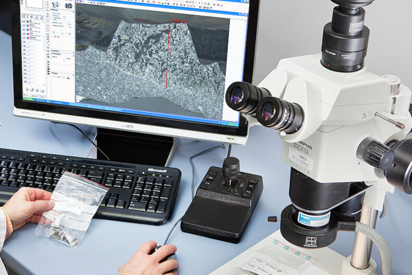 Makrosopische Untersuchung von Werkstoffen