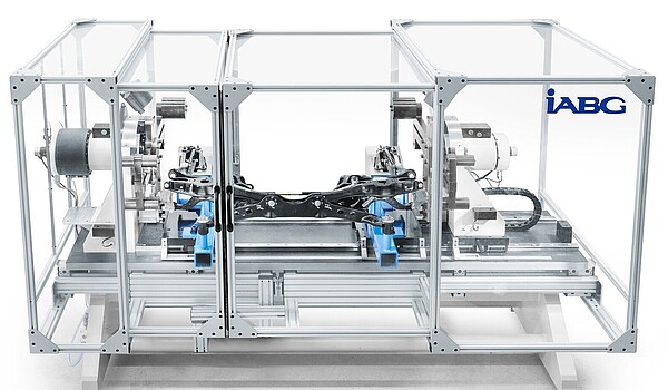 Resonanzprüfstand für Stabilisatoren der IABG Test Systems